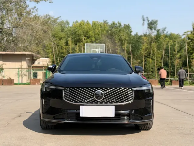 Volvo S90 — Фото автомобиля 2