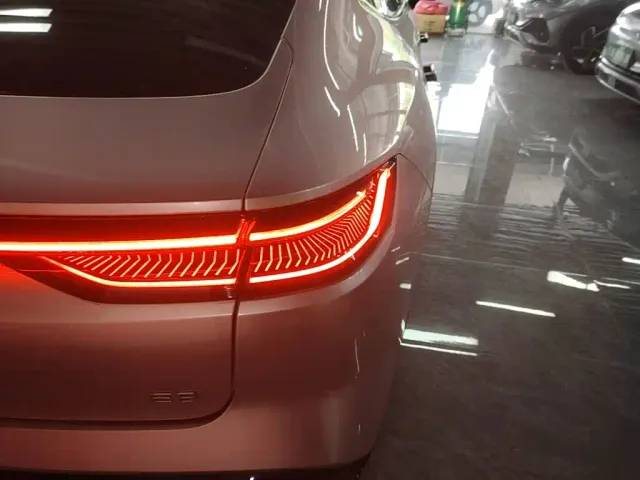 Geely Galaxy E8 — Фото автомобиля 7