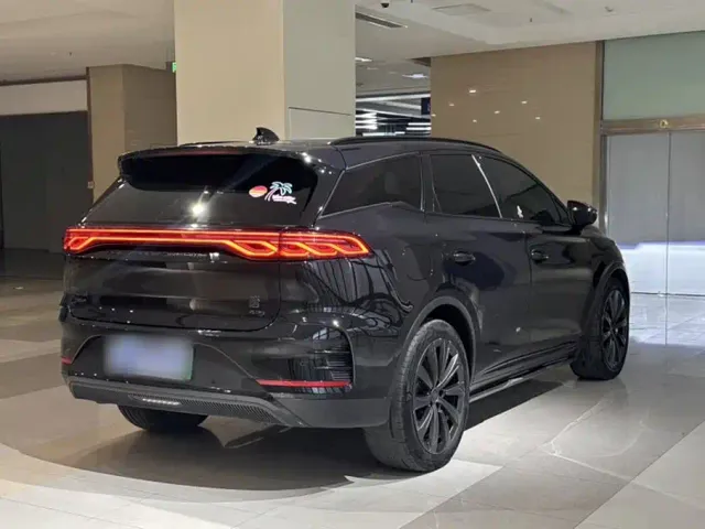 BYD Tang — Фото автомобиля 16
