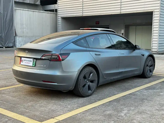 Tesla Model 3 — Фото автомобиля 11
