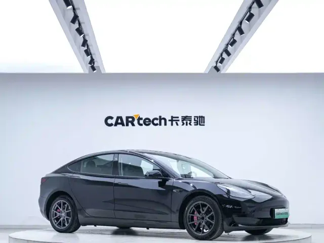 Tesla Model 3 — Фото автомобиля 13