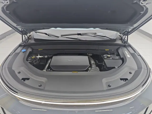 Li Auto L8 — Фото автомобиля 20