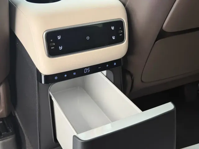 Li Auto MEGA — Фото автомобиля 19