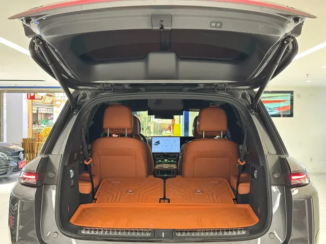 Li Auto L8 — Фото автомобиля 8
