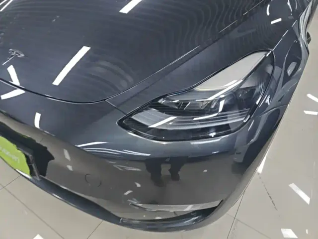 Tesla Model Y — Фото автомобиля 23