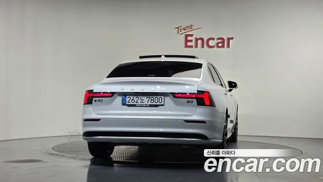 Volvo S90 — Фото автомобиля 4