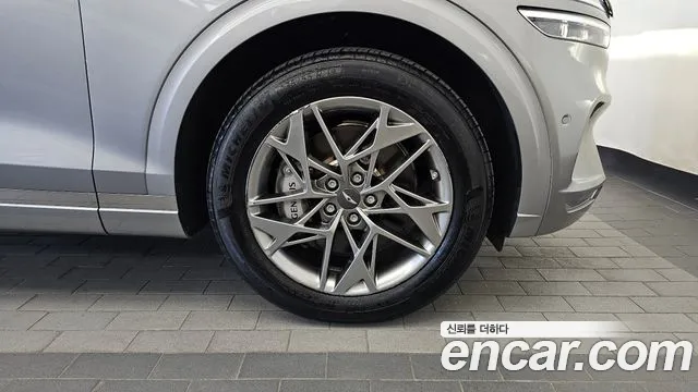 Genesis GV70 — Фото автомобиля 6