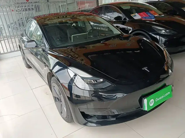Tesla Model 3 — Фото автомобиля 3