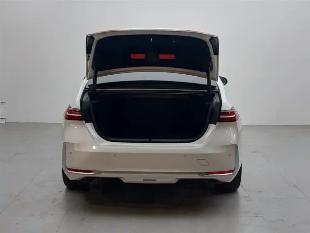 BMW i5 — Фото автомобиля 6