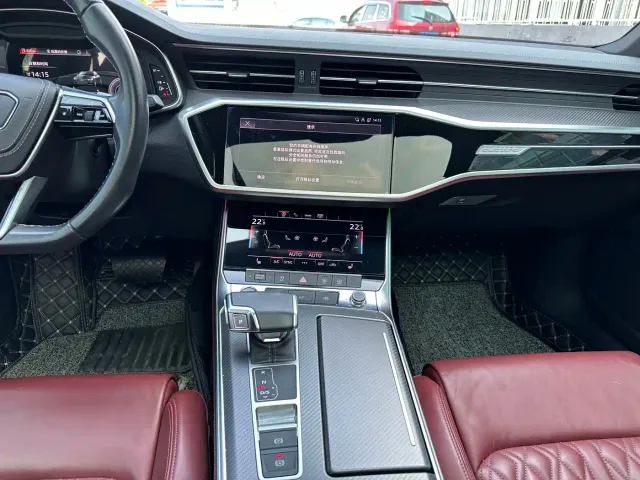 Audi A7L — Фото автомобиля 16