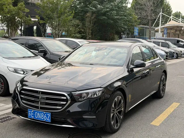 Фотография автомобиля — Mercedes-Benz E-Class