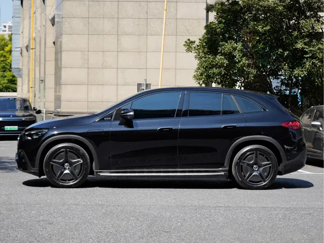 Mercedes-Benz EQE SUV — Фото автомобиля 3