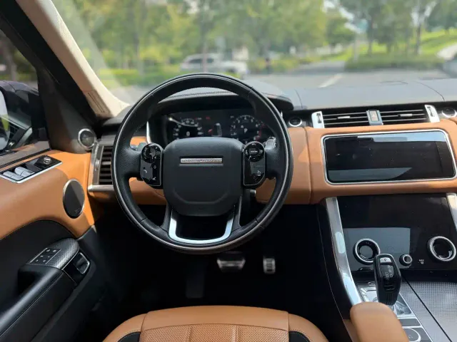 Land Rover Range Rover Sport 2022 3.0 L6 Gloss Black Edition — Фото автомобиля 12