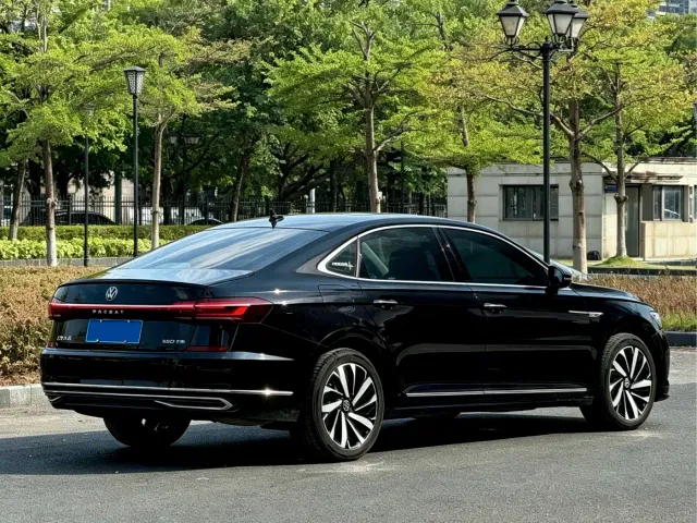 Volkswagen Passat — Фото автомобиля 4