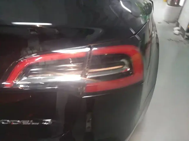 Tesla Model 3 — Фото автомобиля 7