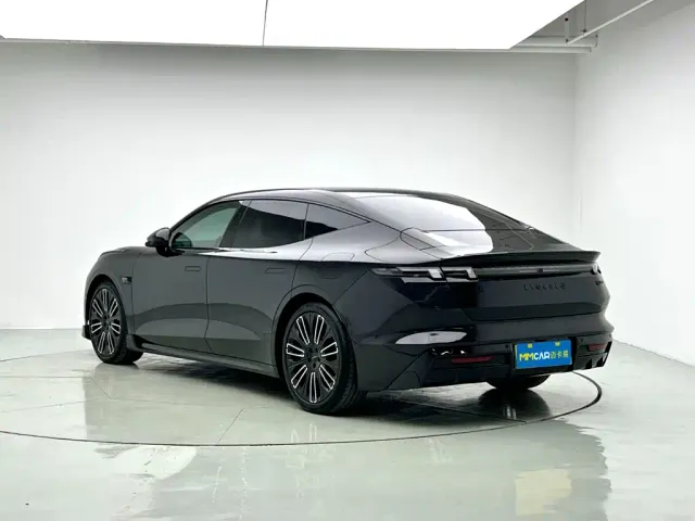 Lynk & Co 10 EM-P — Фото автомобиля 4