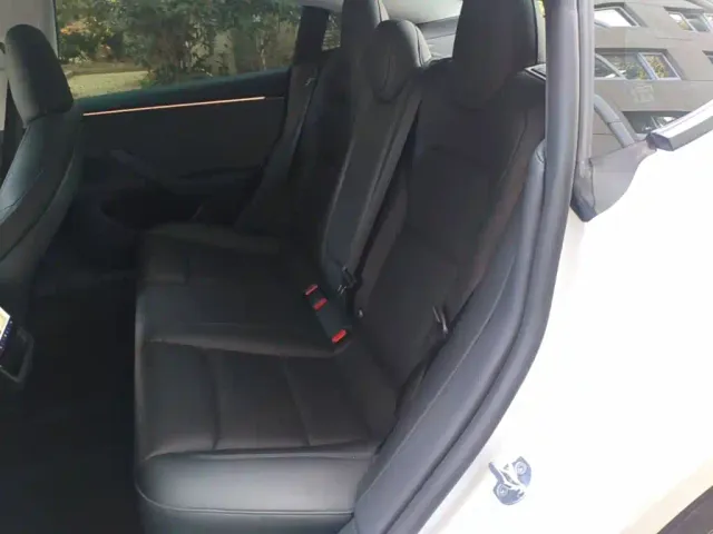 Tesla Model 3 — Фото автомобиля 16