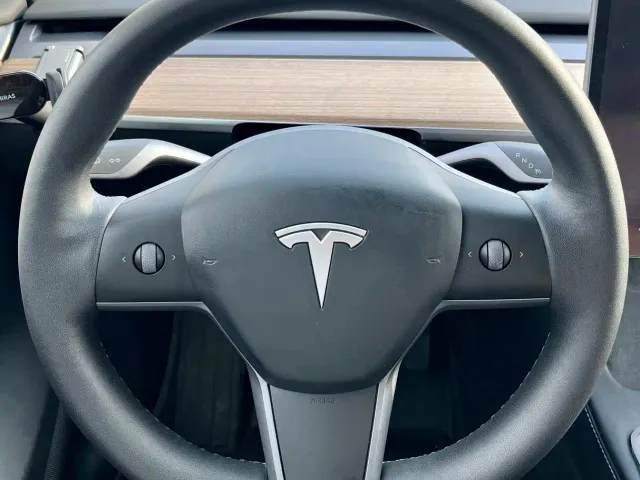 Tesla Model Y — Фото автомобиля 18