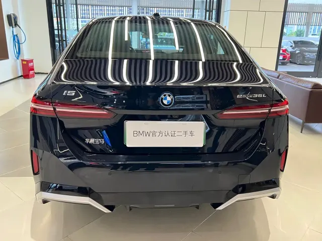 BMW i5 — Фото автомобиля 5