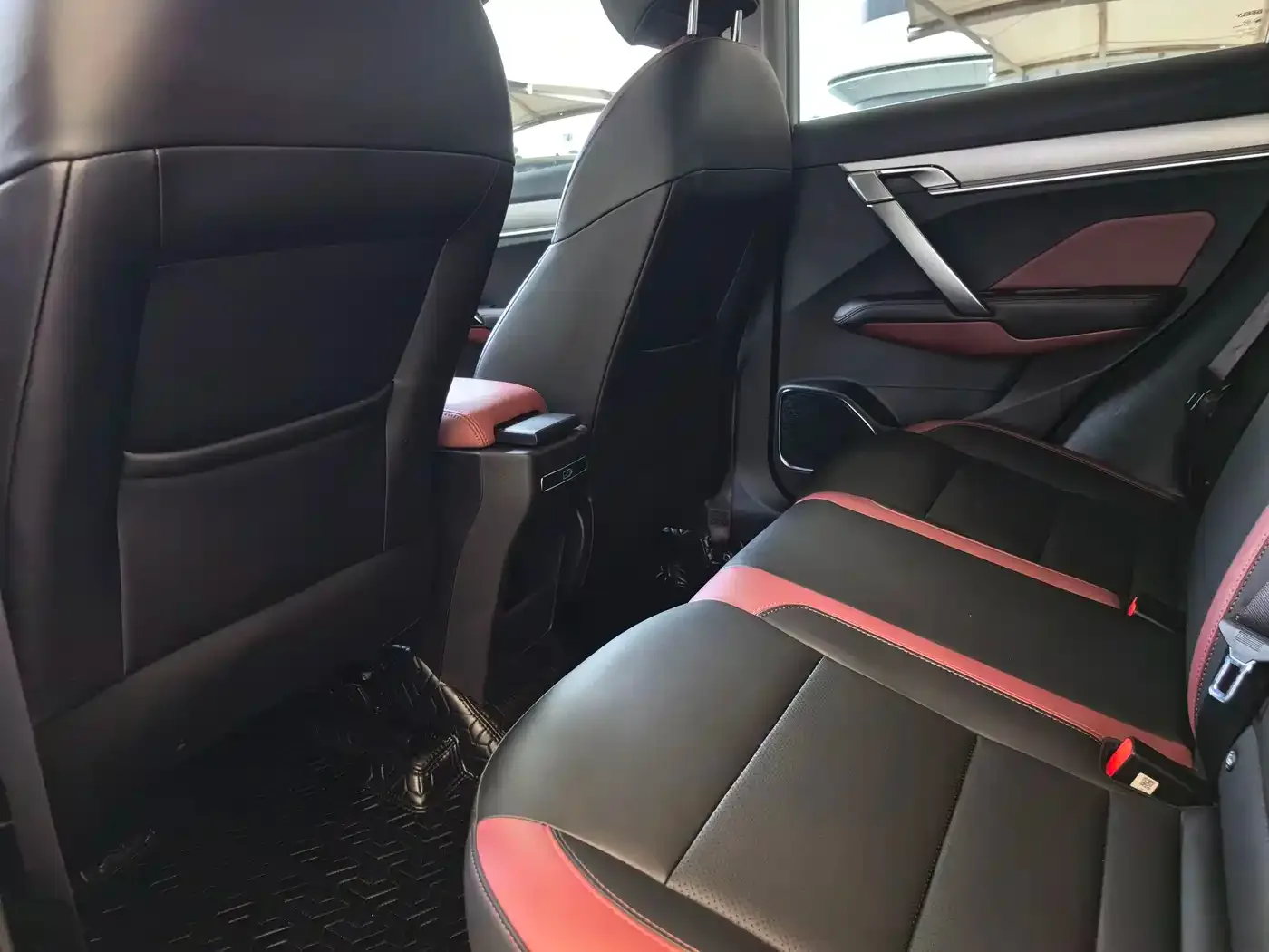 Geely Binyue 2021 1.4T DCT Diamond Edition — Фото автомобиля 11