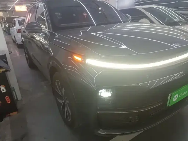 Li Auto L7 — Фото автомобиля 3