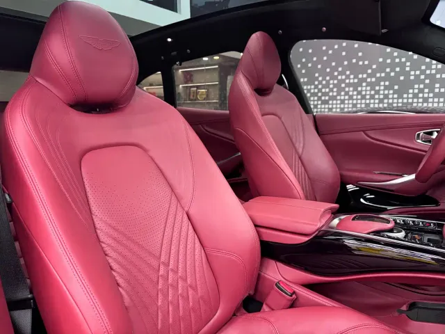 Aston Martin DBX — Фото автомобиля 5