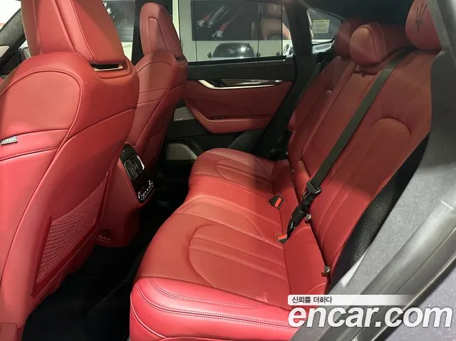 Maserati Levante — Фото автомобиля 13