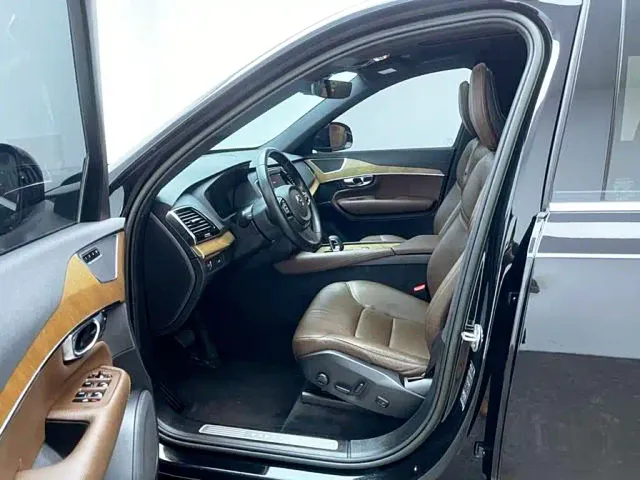 Volvo XC90 — Фото автомобиля 7