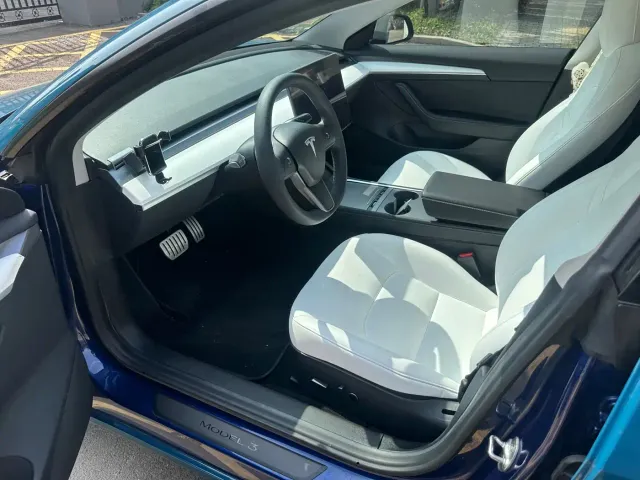 Tesla Model 3 — Фото автомобиля 9