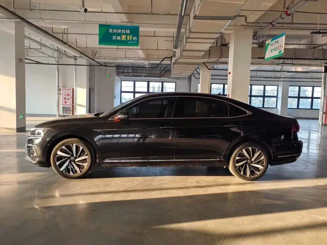 Volkswagen Passat — Фото автомобиля 3