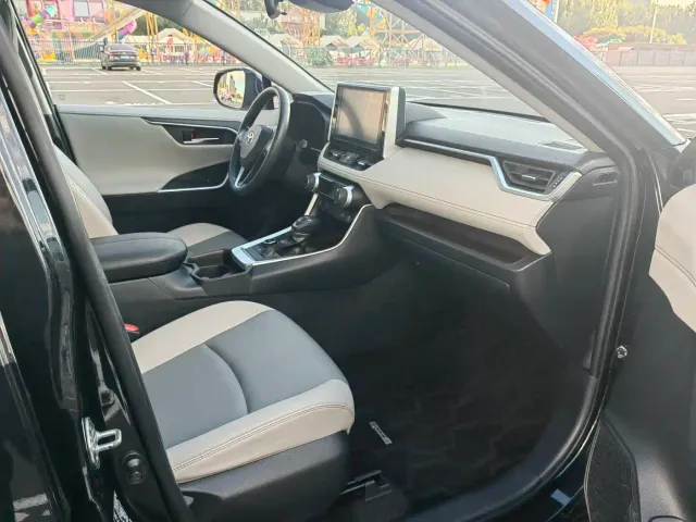 Toyota RAV4 — Фото автомобиля 12