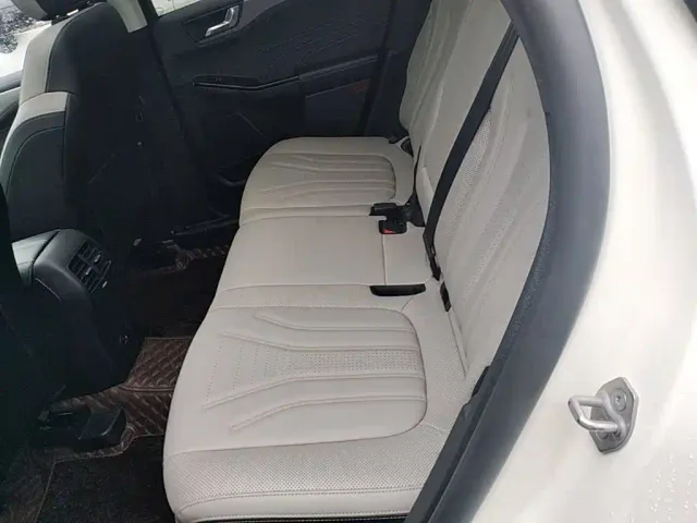 Ford Escape — Фото автомобиля 16