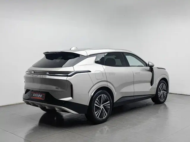 Lynk & Co 08 EM-P — Фото автомобиля 2