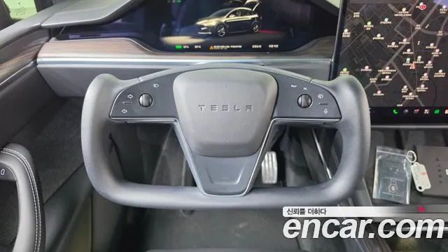 Tesla Model X — Фото автомобиля 13