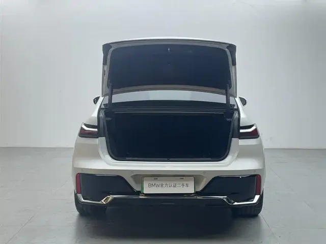BMW i7 — Фото автомобиля 6