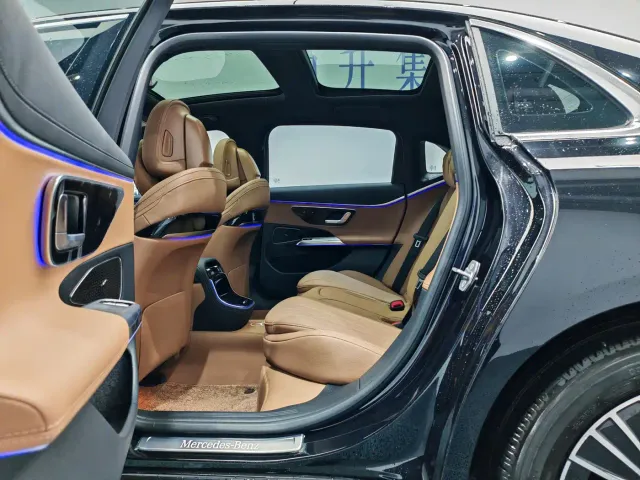 Mercedes-Benz E-Class — Фото автомобиля 12