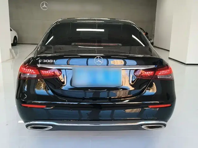 Mercedes-Benz E-Class — Фото автомобиля 5