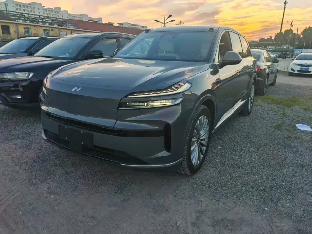 Фотография автомобиля — Onvo L90