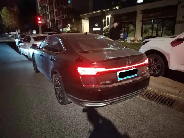 Volkswagen Passat — Фото автомобиля 5
