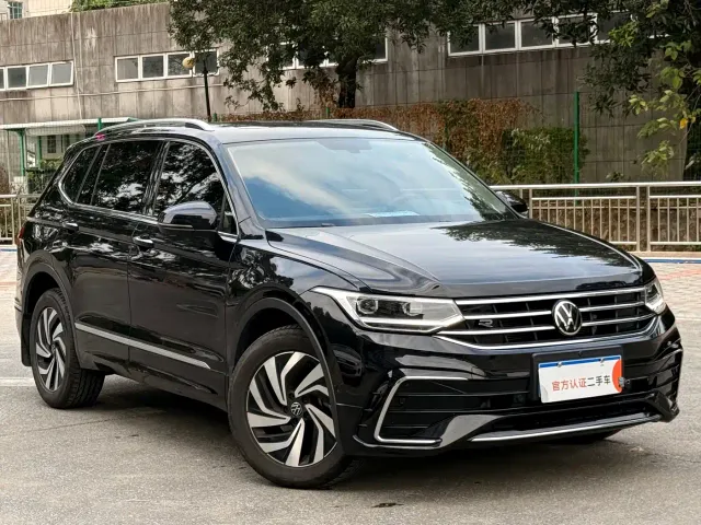 Volkswagen Tiguan L — Фото автомобиля 13