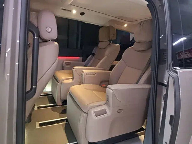 Li Auto MEGA — Фото автомобиля 16