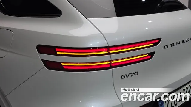 Genesis GV70 — Фото автомобиля 8