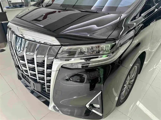 Toyota Alphard 2021 Hybrid 2.5L Luxury — Фото автомобиля 3