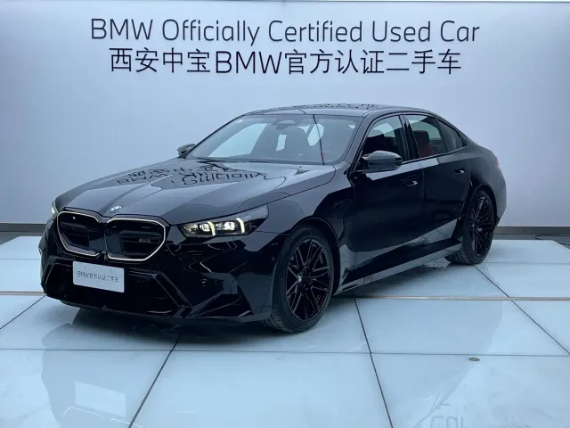 Фотография автомобиля — BMW M5