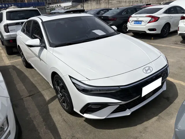 Hyundai Elantra — Фото автомобиля 3