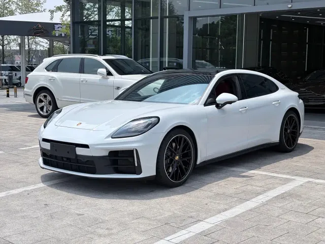 Porsche Panamera — Фото автомобиля 2