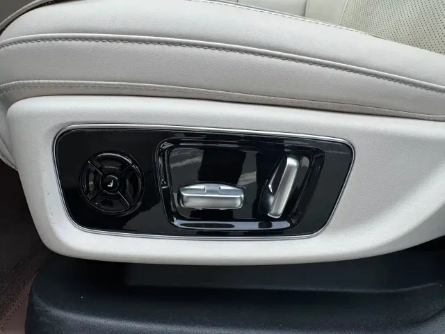 Li Auto L9 — Фото автомобиля 16