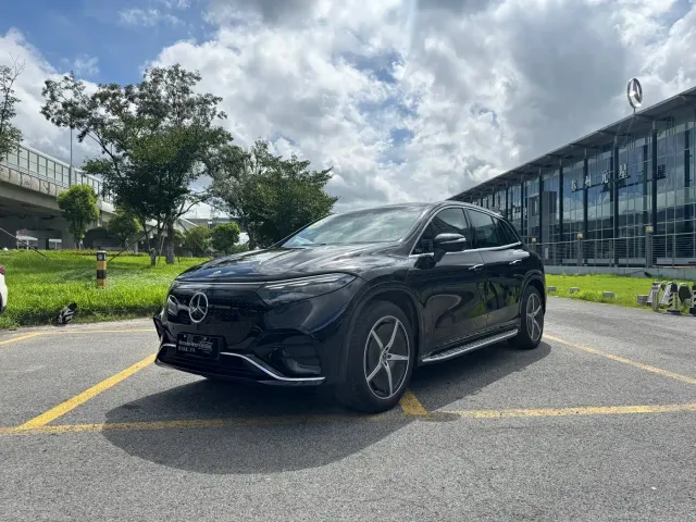 Фотография автомобиля — Mercedes-Benz EQS SUV