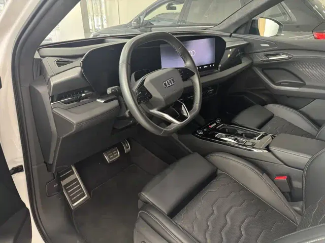 Audi Q6L e-tron — Фото автомобиля 5
