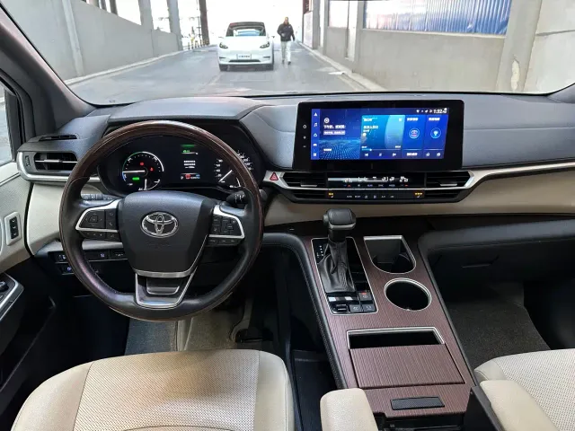 Toyota Granvia — Фото автомобиля 11
